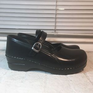 Dansko Marcelle Mary Jane Clogs Women’s Size 40